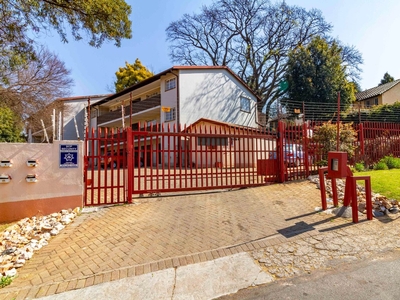 2 Bedroom Sectional Title For Sale in Northcliff