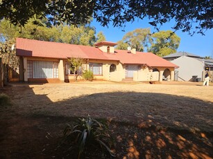 House For Sale in Fleurhof, Roodepoort