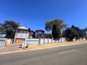 House For Sale in Wilro Park, Roodepoort