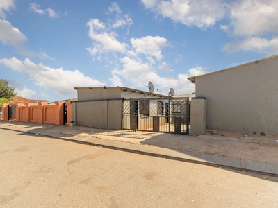 13 bedroom house for sale in Tembisa