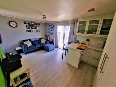 2 Bedroom Apartment For Sale in Middedorp