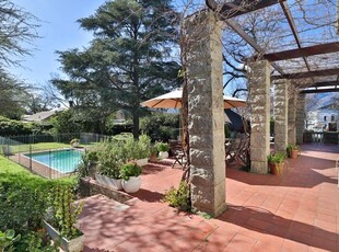 5 Bedroom House For Sale in Paarl South