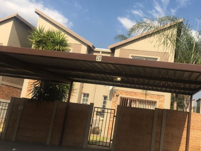 2 Bedroom townhouse - sectional rented in North Riding, Randburg