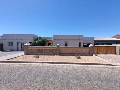 5 Bedroom House For Sale in Parkersdorp
