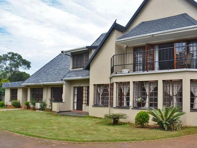 6 Bedroom House For Sale in Hillcrest Central