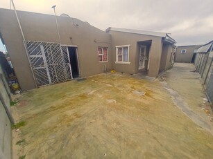 3 Bedroom House for sale in Woodlands, Mitchells Plain.