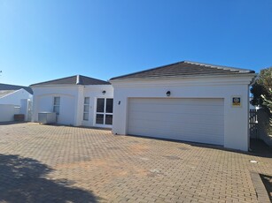 SHELLEY POINT – ST HELENA BAY – CAPE WEST COAST: 3 bedrooms, 4 bathrooms, single storey with direct beach access.