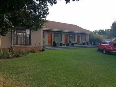 12 Bed, Bed and Breakfast in Ermelo