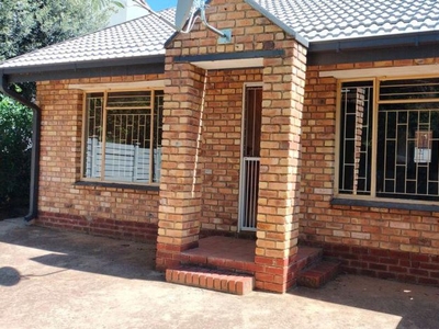 2 Bedroom cottage to rent in Hillsboro, Bloemfontein