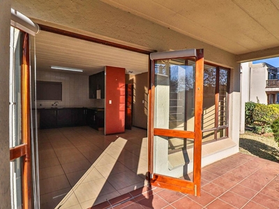 2 Bedroom Townhouse in Bloubosrand For Sale
