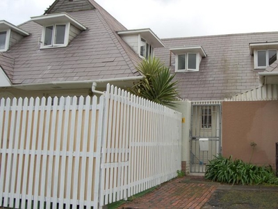 3 Bedroom apartment to rent in Bergvliet, Cape Town