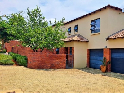 3 Bedroom duplex townhouse - sectional for sale in Olympus AH, Pretoria