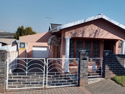 3 Bedroom House To Let in Bosmont