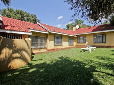 4 Bedroom House For Sale in Buccleuch