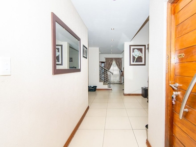 4 Bedroom House in Greenstone Hill For Sale