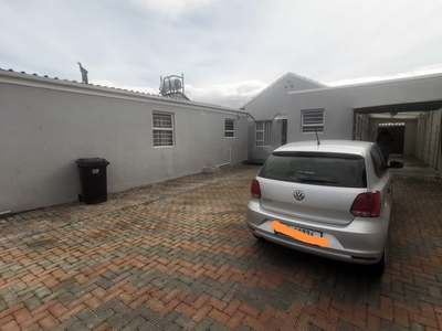 6 Bedroom House For Sale In Strandfontein