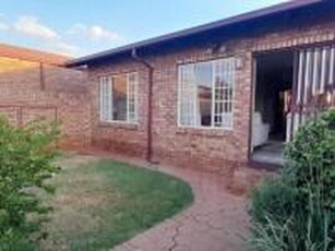 2 Bedroom Simplex for Sale For Sale in Rooihuiskraal North -