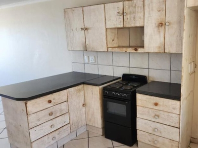 2 Bedroom flat to rent in Oudtshoorn Central