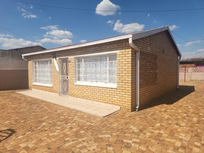 2 Bedroom House To Let in Mohlakeng