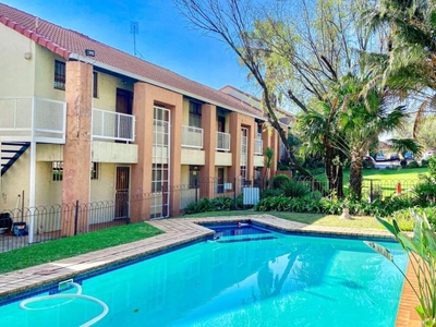 2 Bedroom townhouse - sectional to rent in Corlett Gardens, Johannesburg