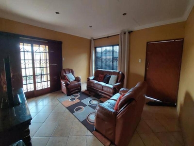 3 Bedroom house in Aerorand For Sale
