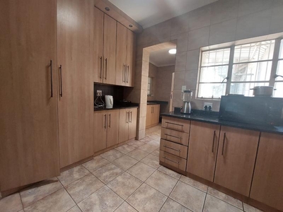 4 Bedroom home with flatlet in Pretoria Gardens