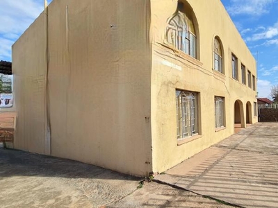 AFFORDABLE INVESTMENT! SPACIOUS AND PRACTICAL SITAUTED IN A TRANQUIL PART OF LAUDIUM!