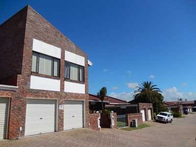 DEOVILLE PARK-SPACIOUS HOME IN POPULAR HARTENBOS TOWNHOUSE COMPLEX!