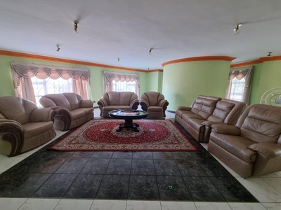 SUPER SPACIOUS 6 BEDROOM HOME FOR SALE IN LAUDIUM EXT 3
