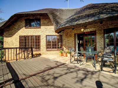 4 Bedroom House For Sale in Garsfontein