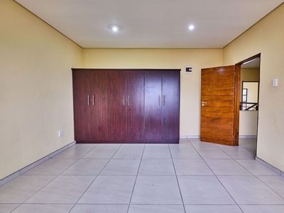 3 bedroom double-storey apartment to rent in Athlone Park