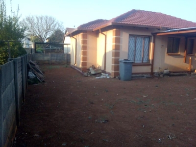 3 Bedroom house available in the orchards