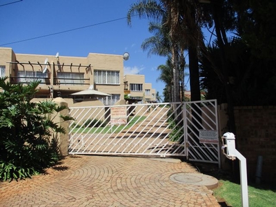2 Bedroom Apartment For Sale in Roodekrans