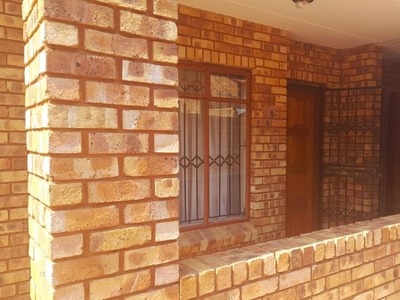 2 Bedroom duplex townhouse - sectional for sale in Danville, Pretoria