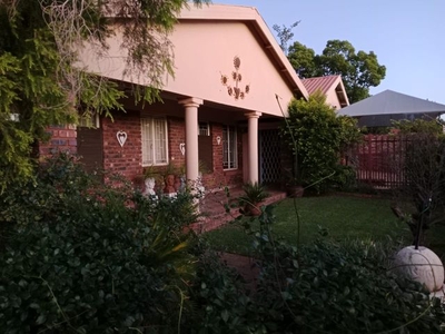 3 Bedroom House For Sale in Kuruman