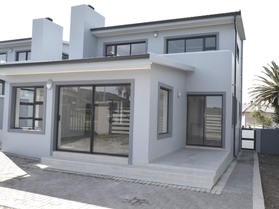 4 Bedroom Cluster for sale in Island View | ALLSAproperty.co.za