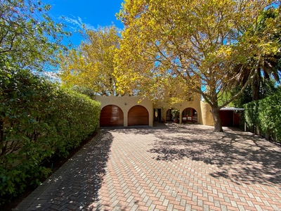 5 Bedroom Freehold For Sale in Constantia