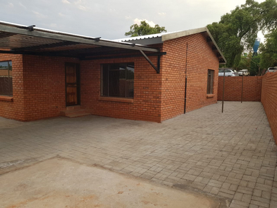 6 Bedroom House For Sale in Kuruman