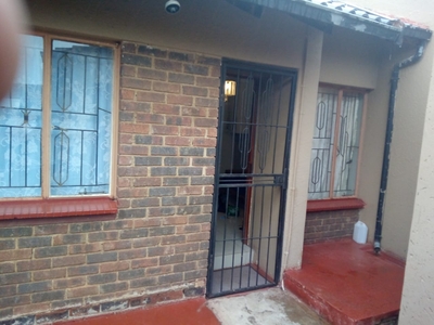 2 bedroom house to let in Rabie Ridge, Extension 2, Midrand. 299 raven avenue, R