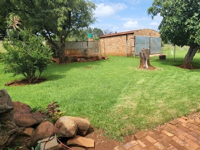 2 Bedroom townhouse - freehold to rent in Bashewa AH, Bronkhorstspruit