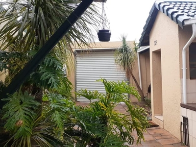 3 Bedroom townhouse - sectional to rent in Wilro Park, Roodepoort
