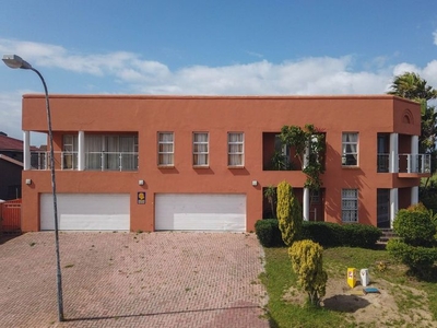 8 Bedroom house in Summerstrand For Sale