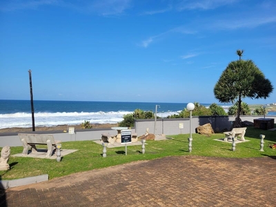 Beach Apartment Right on the beach road in Uvongo