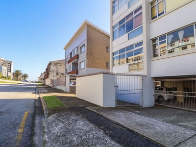 HUMEWOOD 2 BED 1 BATH APARTMENT WITH PARKING FOR SALE