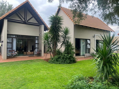 Stunning 2 bedroom unit to rent in Leloko Estate with solar system