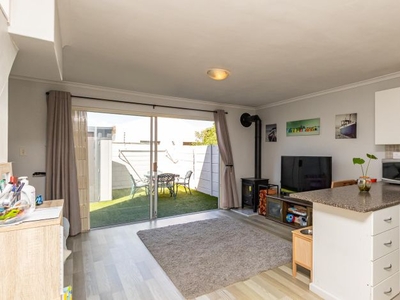 2 Bedroom townhouse - freehold for sale in Frogmore Estate, Cape Town