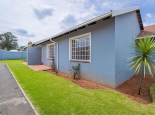 3 Bedroom Townhouse To Let in Roodepoort West