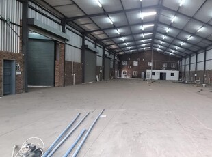 Large distribution or manufacturing office/warehouse TO LET