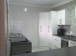 Newly renovated two bedroom flat in Meyerton Central