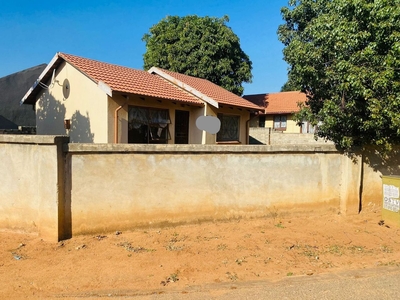 2 Bedroom House For Sale in Tlhabane West